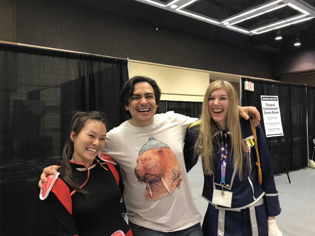 Maybird4Jaybird's tweet photo. Every year at @SakuraCon seems to get better than the last! Of course, this weekend was made infinitely better by meeting all the guys from @LoudAnnoying: @RayChase @MaxMittelman and @robbiedaymond (who I was lucky enough to meet twice!) Such kind people - and such a great show! https://t.co/QhSV2QdU4Q