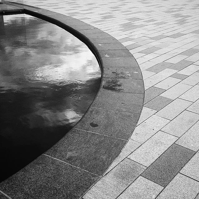 _mydoghasnonose's tweet photo. “Straight is the line of duty; Curved is the line of beauty; Follow the straight line, thou shalt see The curved line ever follow thee” - William McCall #architecture #fancyquotes #curves #straight #lines #art #juxtaposition #abstract #mydoghasnono.se https://t.co/YiNigttcVD