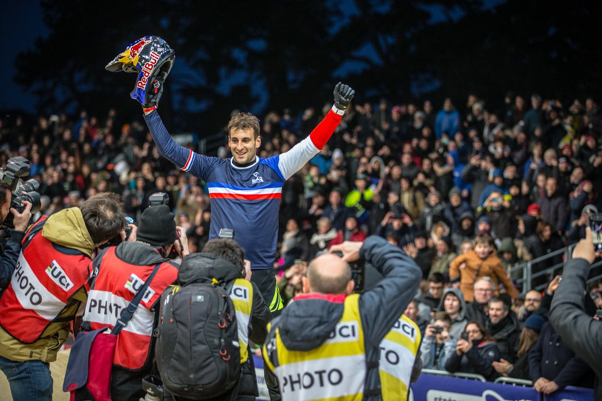 Victory for <a href="/daudetjoris/">Joris Daudet</a> made the crowd wild. Media loved it too.