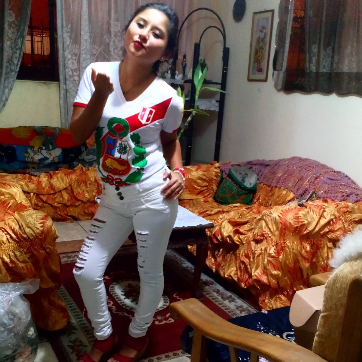 RubyB__'s tweet image. #NuevaFotoDePerfil En todo momento contigo Perú 😘