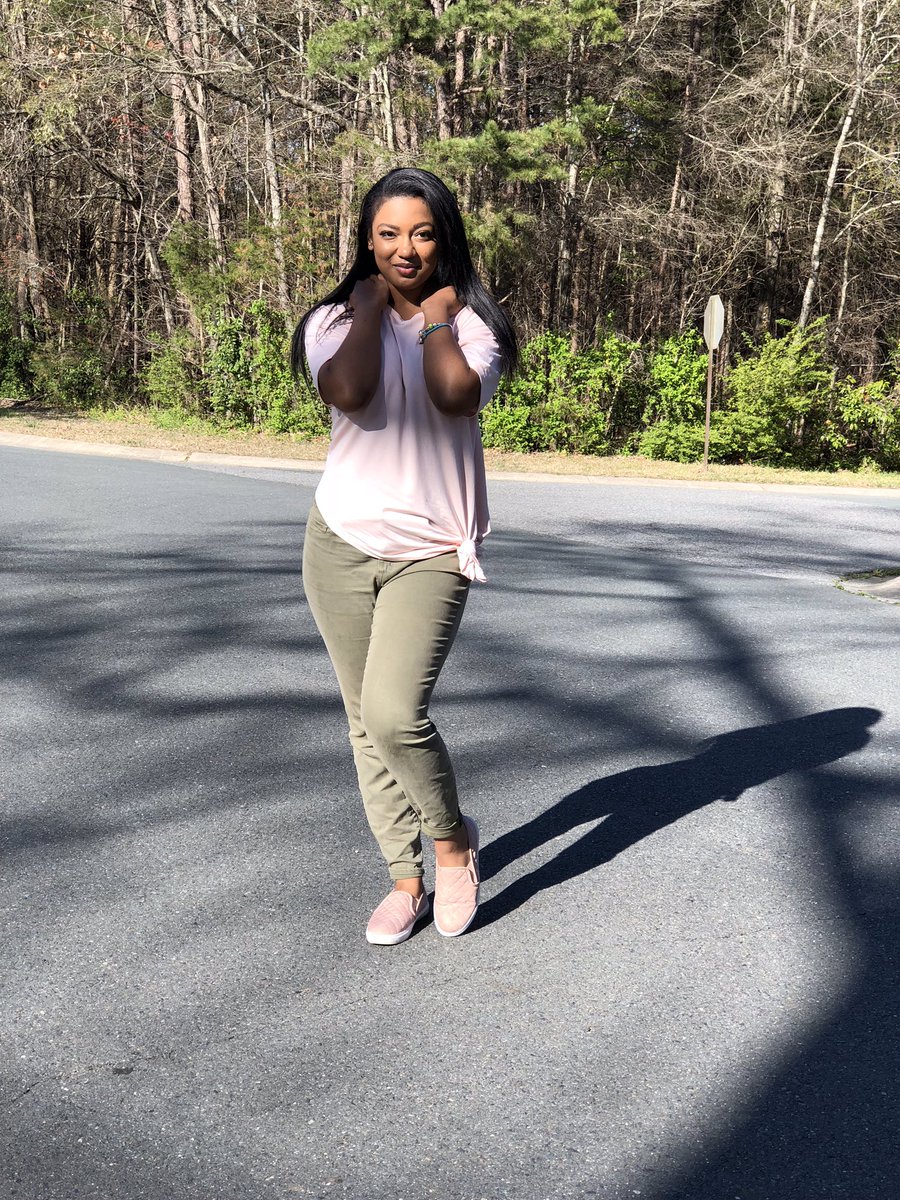 Duhh_ImDawn's tweet photo. I've been stepping out my comfort zone and taking more pictures lately. https://t.co/mjOJKoeEVU