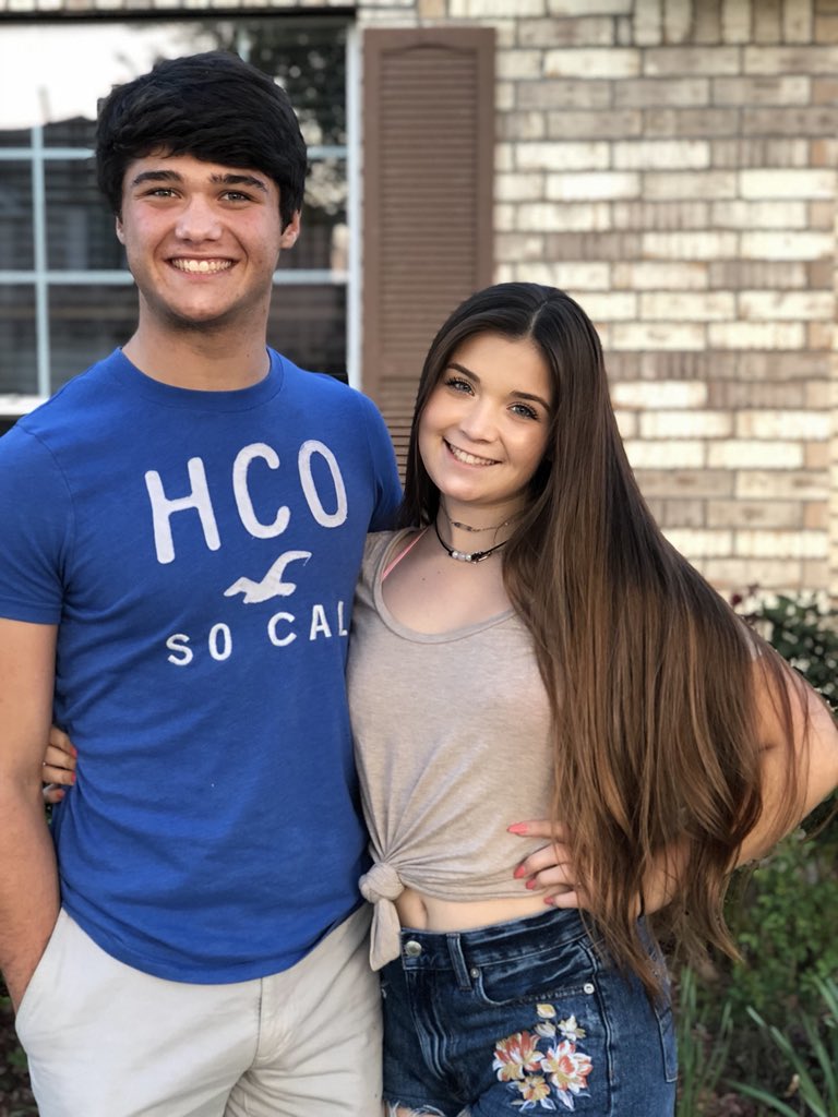 savannaabranton's tweet photo. Happy Easter from us☀️🌸🌿🌻 https://t.co/wYngeVTfeT