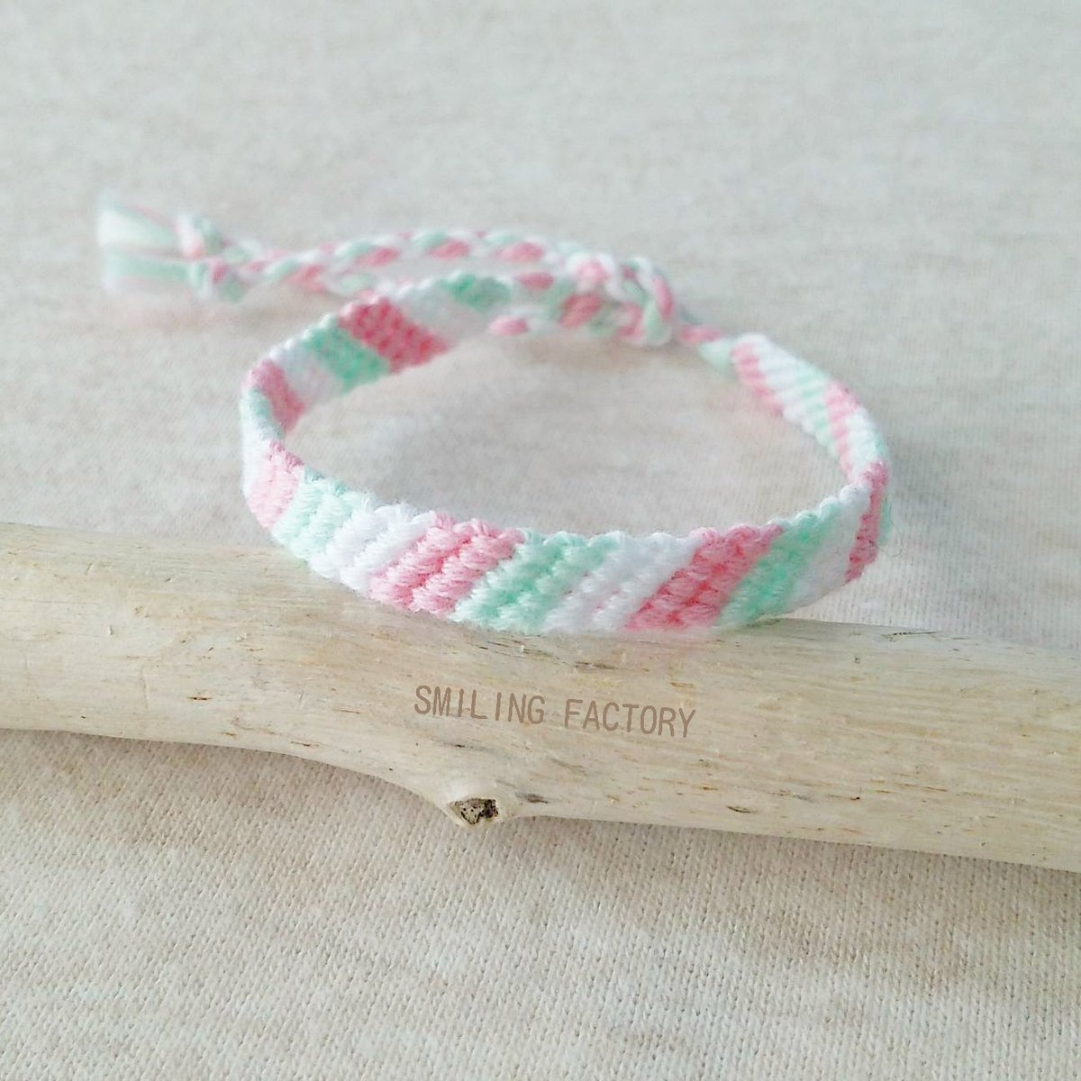 Yaaya Smilingfactory パステルカラー の 斜め模様 ミサンガ ピンク ライトグリーンで 春 っぽくしてみました Smiling Factory T Co Sseafjmzrn Friendshipbracelet プロミスリング ストライプ Stripepattern Pastel