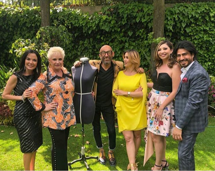 Acompáñenme en este nuevo programa en donde participaré como jueza a lado de @isabelcarvajal0 @ghelguera @desireenavarro04 @eddiejaimes, solo por #telefórmula.

#stardesignermexico #realityshow #moda #modamexicana #diseñomexicano