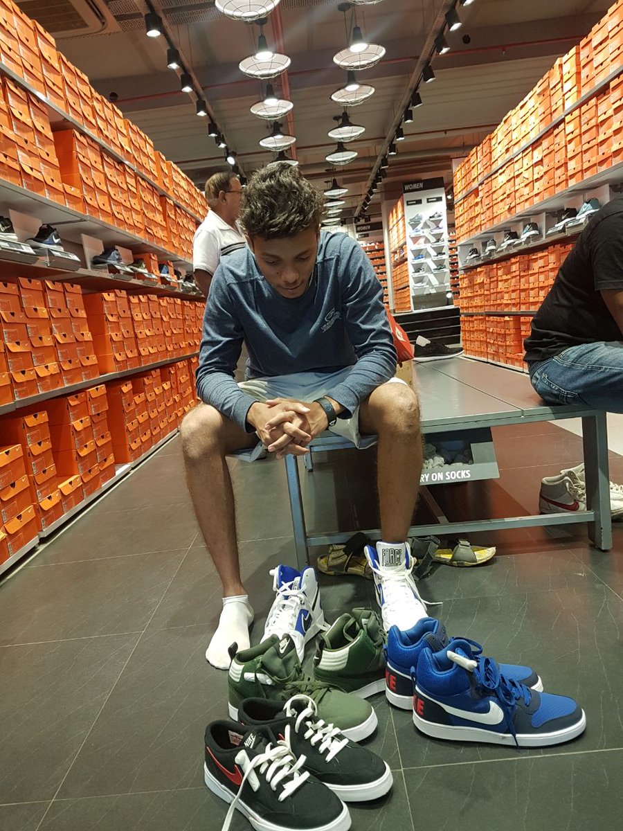 DaanishGowda's tweet photo. #BRAND#NIKE#SELECTION#FOR#THE#BEST#COLLECTION#WHOOPING#INTOIT#LOVETOGETIT#THANKU#NIKE#ONCEAGAIN#😋🙌 https://t.co/xSz3WagL53