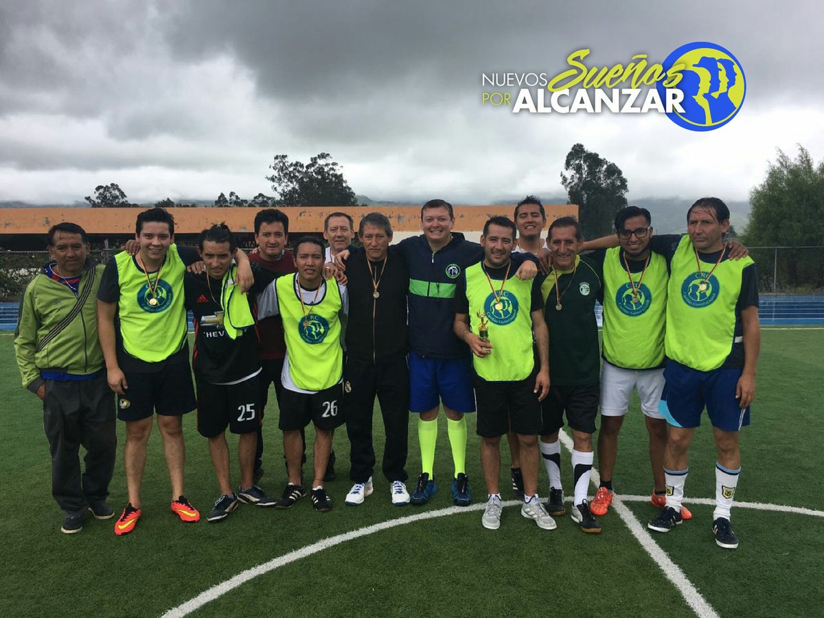 CamGeneracional's tweet photo. A la Voz Del Deporte, Todo el Mundo se Levanta, continúa la Copa Barrial #CG Guaranda, esta vez se desarrolló en la #CiudadadelaPrimerodeMayo; levantaron la copa de campeón el histórico #EcuadorFC y como vicecampeón #PazmiñoFC luego de una disputada final con #ActitudYCorazón https://t.co/LLzoQJe4yS