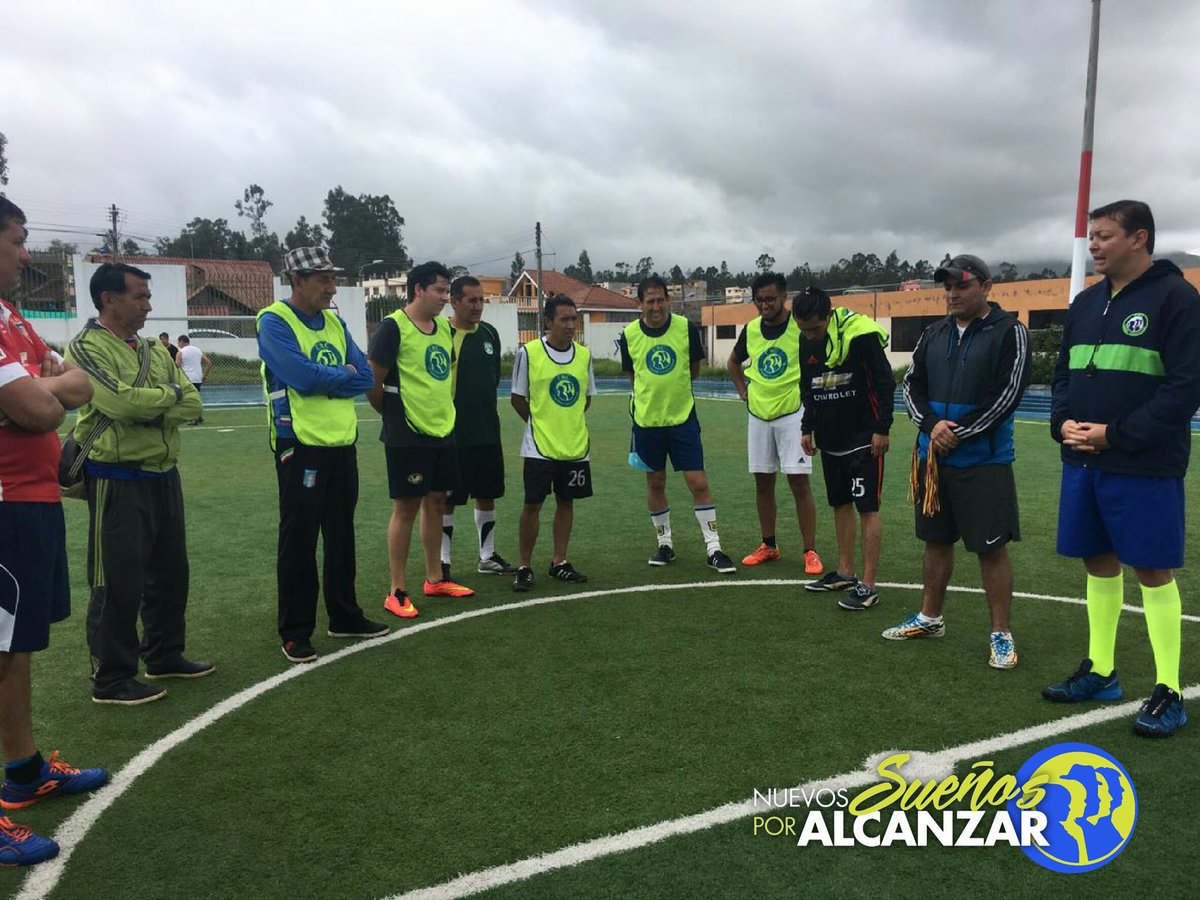 CamGeneracional's tweet photo. A la Voz Del Deporte, Todo el Mundo se Levanta, continúa la Copa Barrial #CG Guaranda, esta vez se desarrolló en la #CiudadadelaPrimerodeMayo; levantaron la copa de campeón el histórico #EcuadorFC y como vicecampeón #PazmiñoFC luego de una disputada final con #ActitudYCorazón https://t.co/LLzoQJe4yS