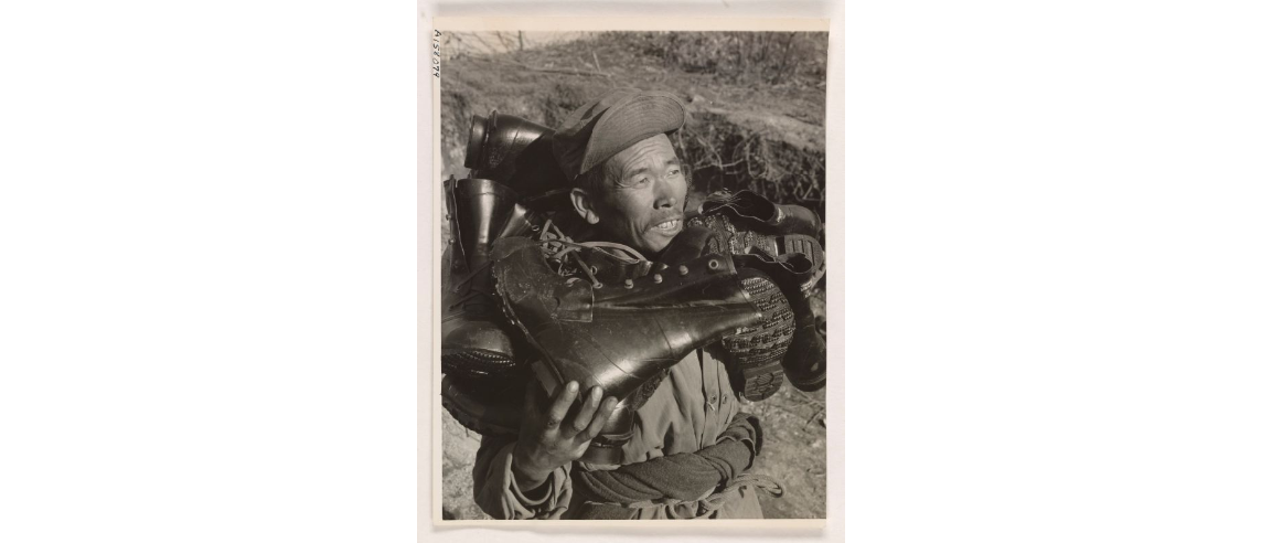Korean_DMZ_Vets's tweet photo. 1950s - Korea - Mickey Mouse Boots, hmmm is this Slickie Boy getting away with some? :-) Those very boots were in service for many decades... :-) :-)
#mickeymouseboots #koreanwar #slickieboy #korea #rok #dmz #dmzvets #usarmy #ta50 #armyissue #dmzwar #2ndkoreanwar #koreandmz https://t.co/el7EO2d6NQ
