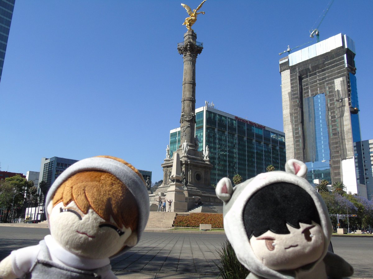layeyabby's tweet photo. Two friends meeting in Mexico City #SEVENTEEN @Cinnamon17Shua @happy_dduya https://t.co/icvSfoIWK2