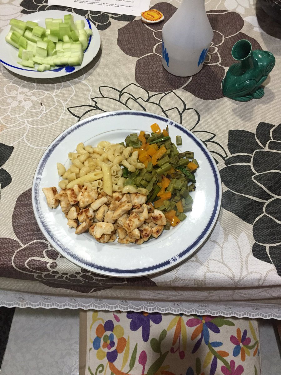Aescobedoj36's tweet photo. Terminando mi cena para el entrene de mañana #LobosNXT #food #FoodFitness #nodejesdecreerenti #NoExcuses #nohaymaña https://t.co/tdmBjkheVT