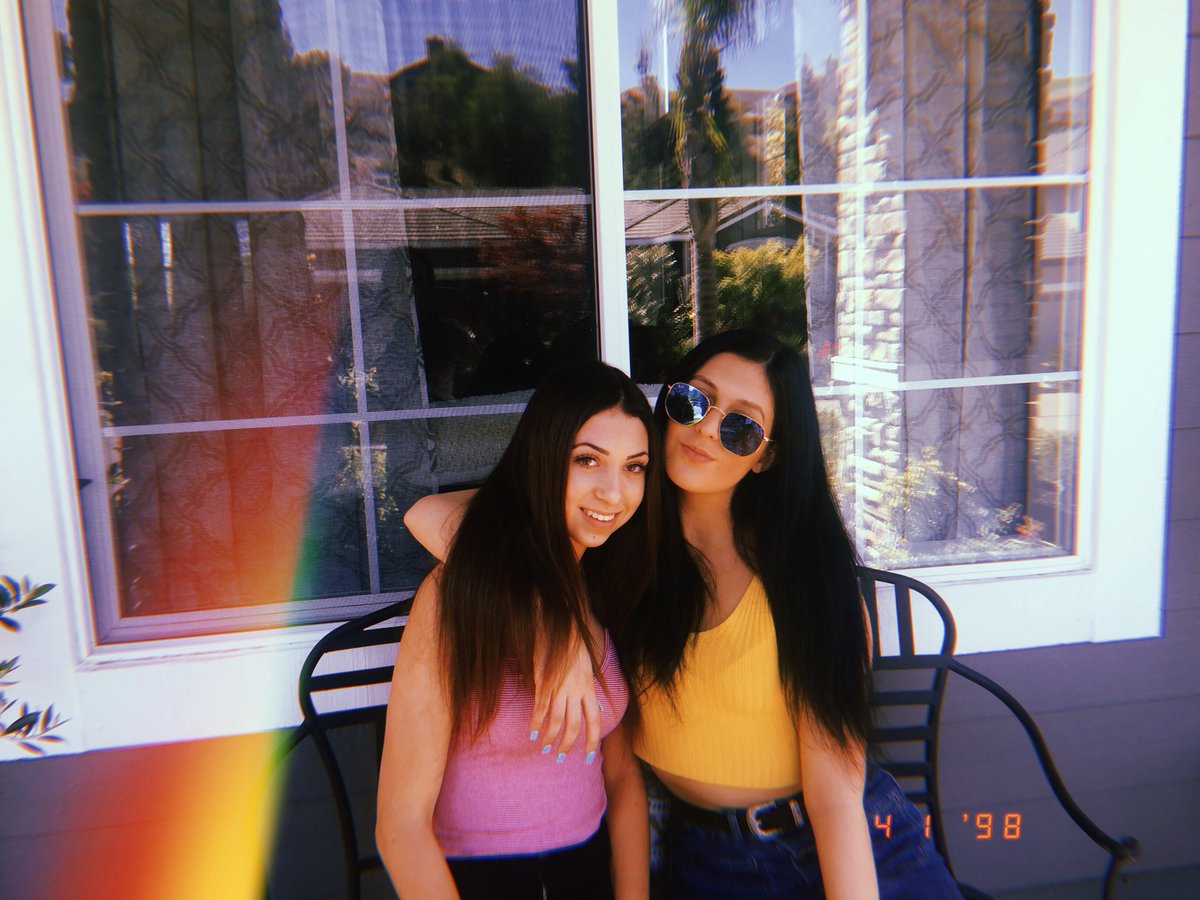 Gabimanciniii's tweet photo. 💛🐣Happy Easter https://t.co/YNfUd9mSFu
