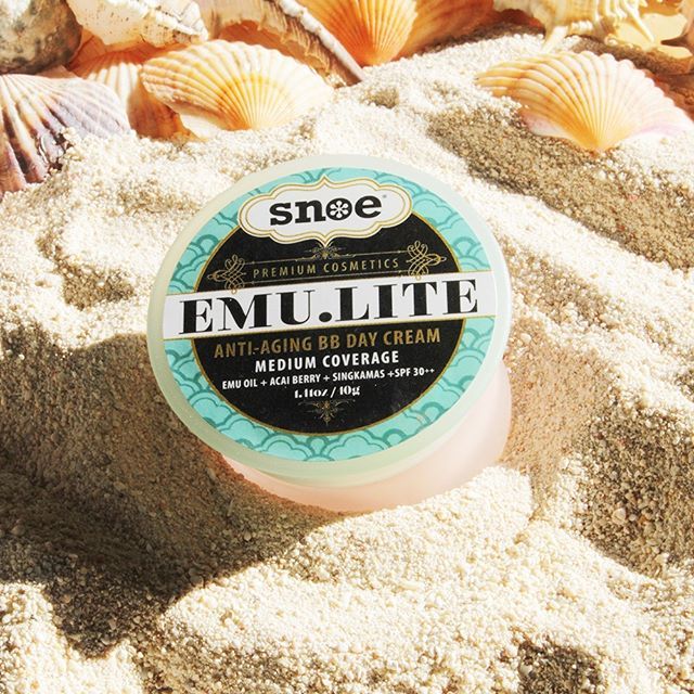 SnoeBeautyInc's tweet photo. You're my BB under the Sun!
.
.
.
.
.
#Snoe #Snoebeauty #BBcream #daycream #Emu #Acaiberry #Singkamas #Spf30 #sunprotection #beach #sand #beauty #skincare #AntiAging #beautystuff #beautycream #emuoil #product #beautyproduct #blue #seashells #beachbabe #summercream #face #fou… https://t.co/C8YGN8LuaG