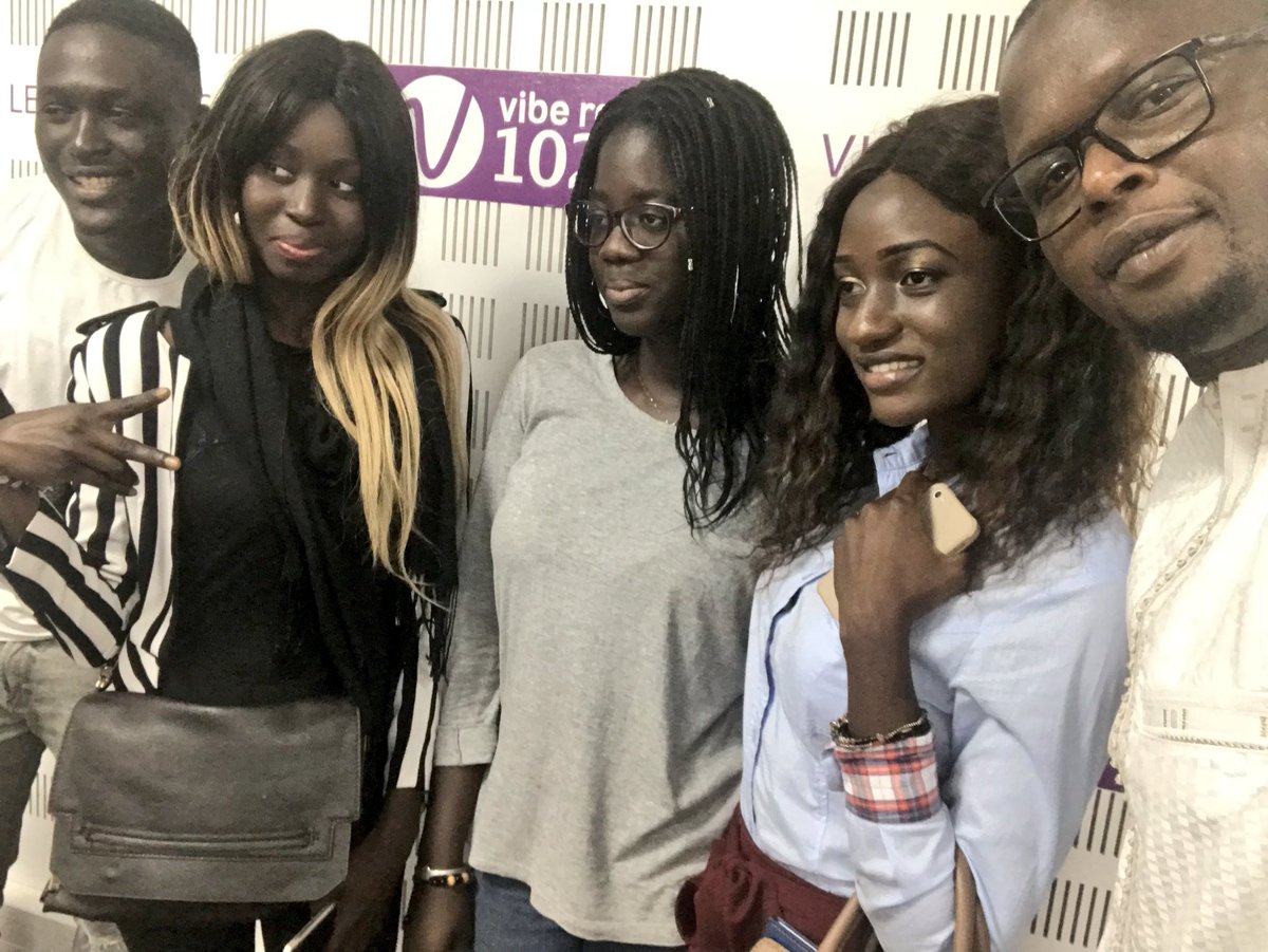 Paroleaujeunes's tweet photo. Harcèlement des filles à l'école Parole Aux Jeunes pose le débat sur Vibe Radio Senegal . Pour participer appel au 886287878. Suivez ici en live l'émission @Souhaibou_sd @mbathio_diaw  @ong_raes https://t.co/VfGL1FEddv