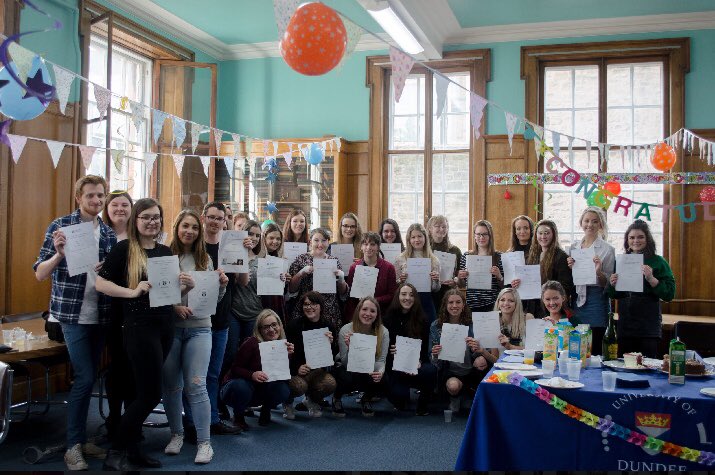 madeleine_caven's tweet image. What a great celebration with wonderfully inspiring people 🎉🥂#dissertationhandin @UoDPsychology