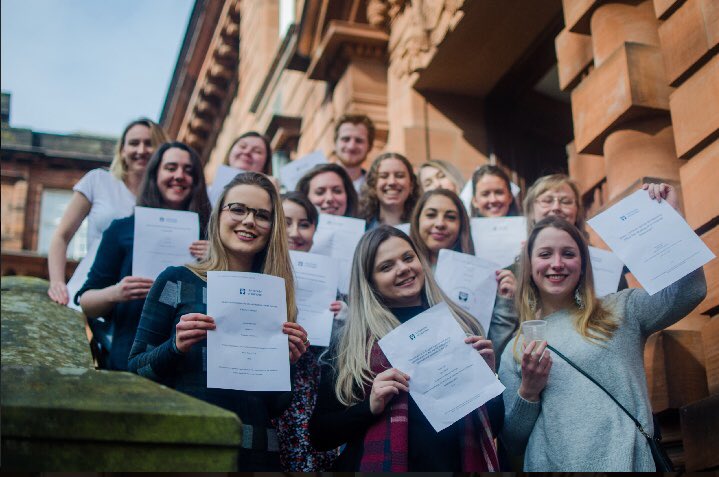 madeleine_caven's tweet image. What a great celebration with wonderfully inspiring people 🎉🥂#dissertationhandin @UoDPsychology