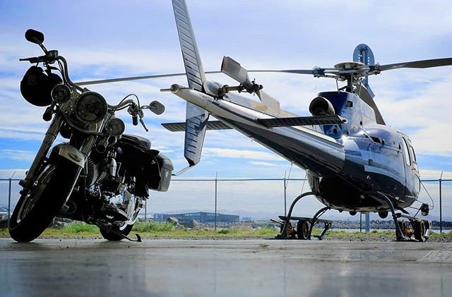 pilotnavia's tweet photo. Reposting @themanwithstuff:
Je pose la moto, je change jouet pour le we 🚁
Cest beau de rêver.
Go for week-end with my new toy 😎
#themanwithmotorbike
#harley #harleydavidson #sportster #fortyeight #sportster48 #helicopter #ecureil #pilot #picoftheday #dream #dreaming https://t.co/wponJsxRMG