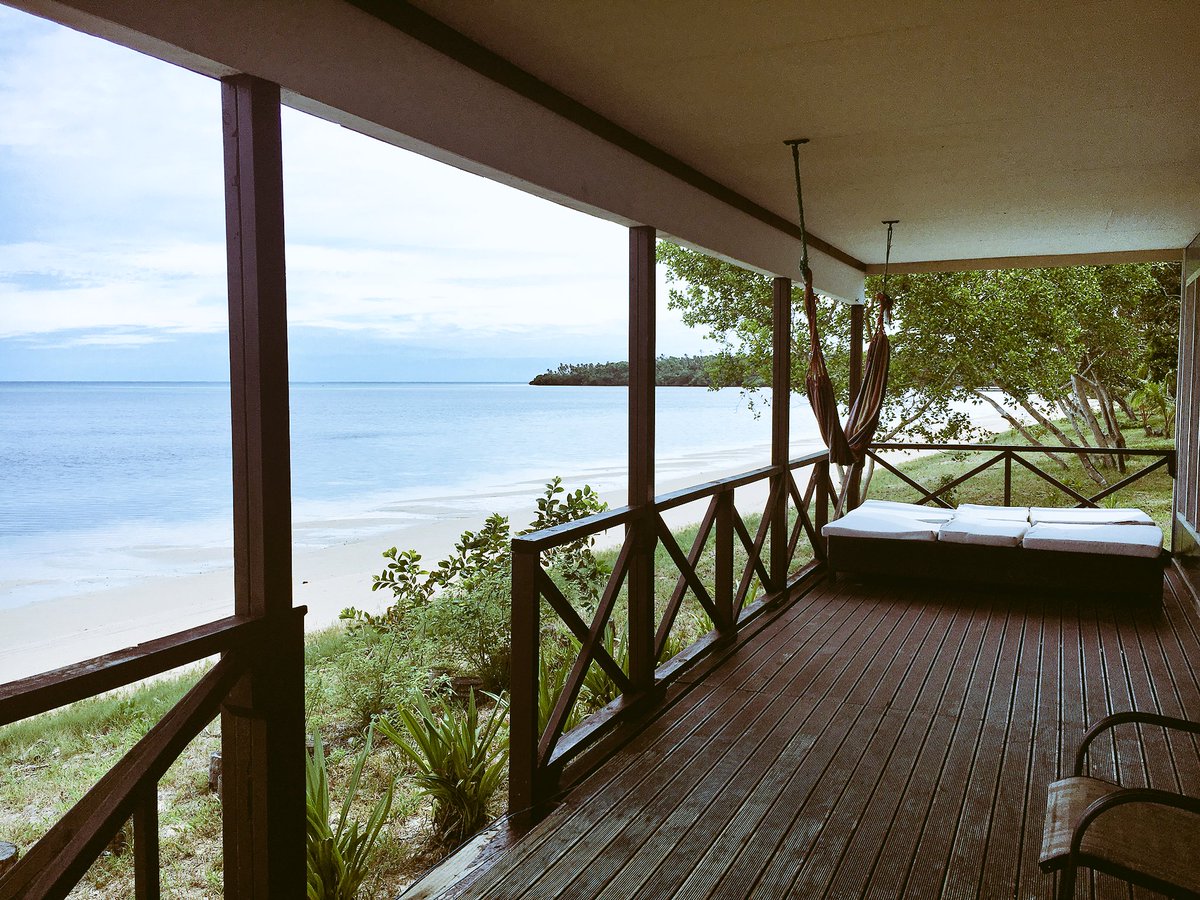 FotuJackson's tweet photo. Our cheap #grabaseat break to #Tonga has been incredible: beachfront beach house with fridge, speakers😍, hammock, spacious rooms and great hospitality. Highly recommend this for a quick break/ 30 mins boat ride from Tongatapu. #RoyalSunset #Ataata island. https://t.co/5KRsatP3JF