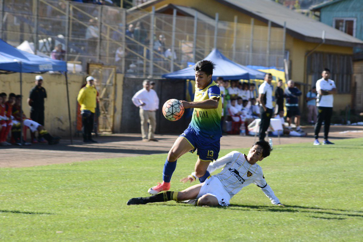 PasionDeTercera's tweet photo. Deportes Tomé se enfrentó a la Sub 19 de Fernández Vial en la Tarde Auricielo. En el duelo disputado en el Estadio Municipal de Tomé, los locales cayeron por 1-3.

Más detalles 👉 https://t.co/5RhRTCAS2g

Fotos: José González https://t.co/lw27hufsBx