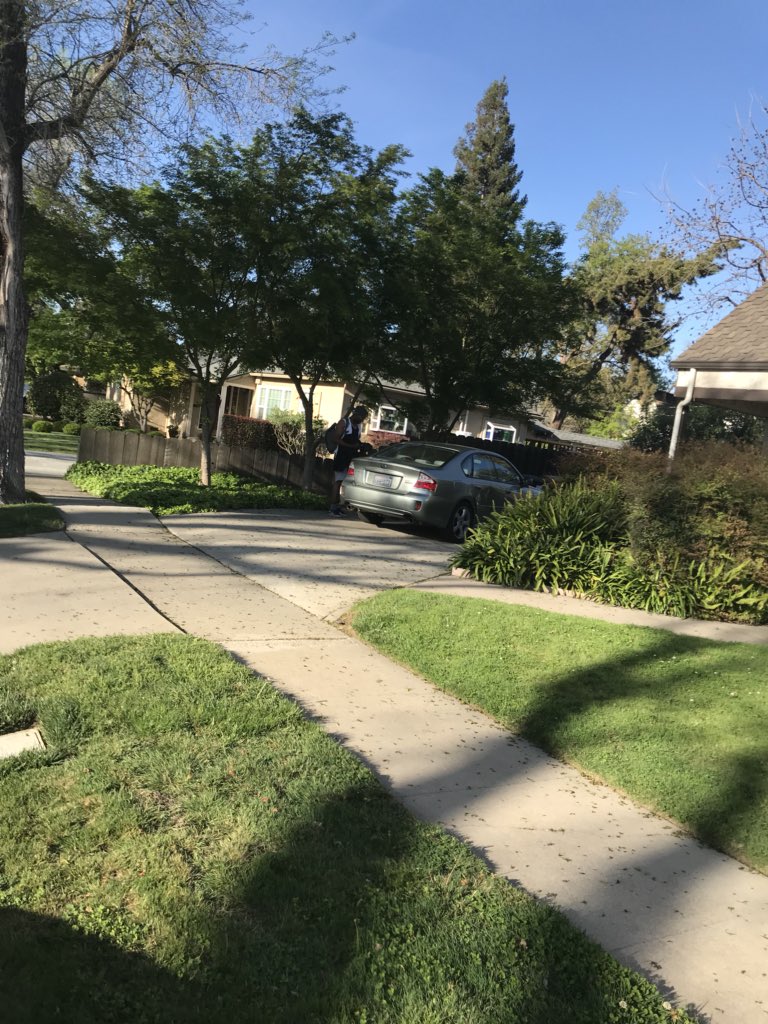 D_Furts's tweet image. R&amp;amp;B Artist @niconievesmusic spotted getting out of his car in Modesto, CA.