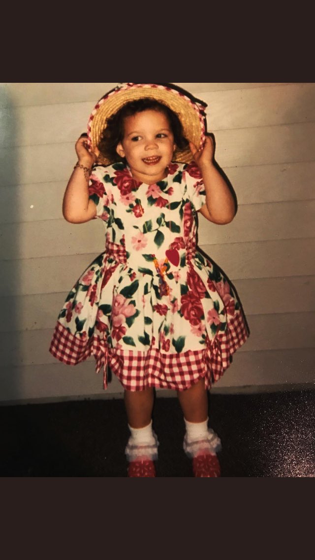 Halsey247's tweet photo. @halsey de pequeña, era taaan tierna 😍 https://t.co/iiQOJsgoqo