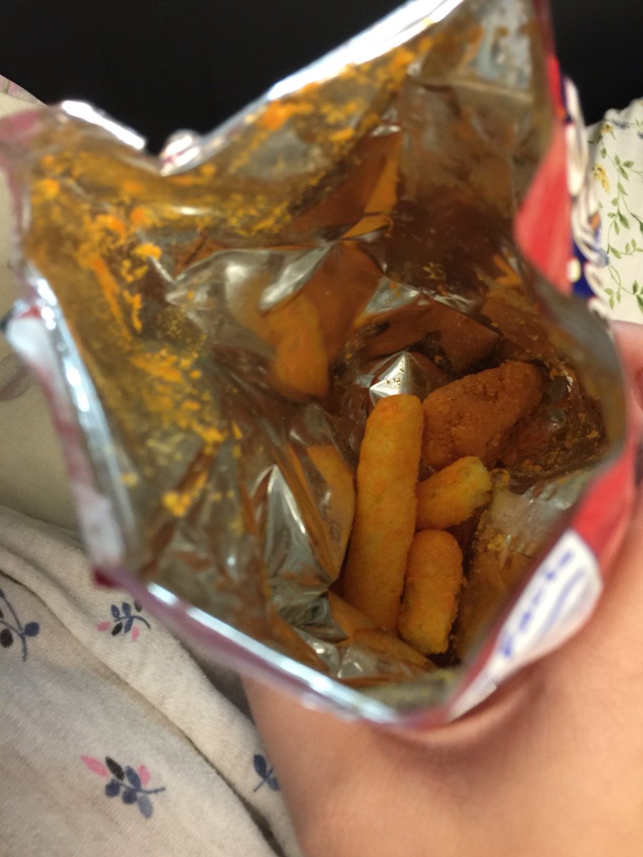 gclyde89's tweet photo. What the heck @Wise__Chips just opened this bag to find 1 doodle and 3 balls of cheese. Most disappointing day ever!! 😭😭😭 https://t.co/D8oM81NOos