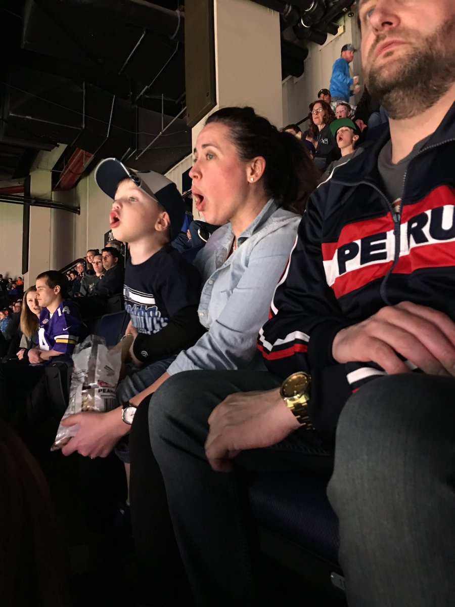 dbane_bane's tweet photo. #packpix howling like Crunch! https://t.co/jf8obipDgU