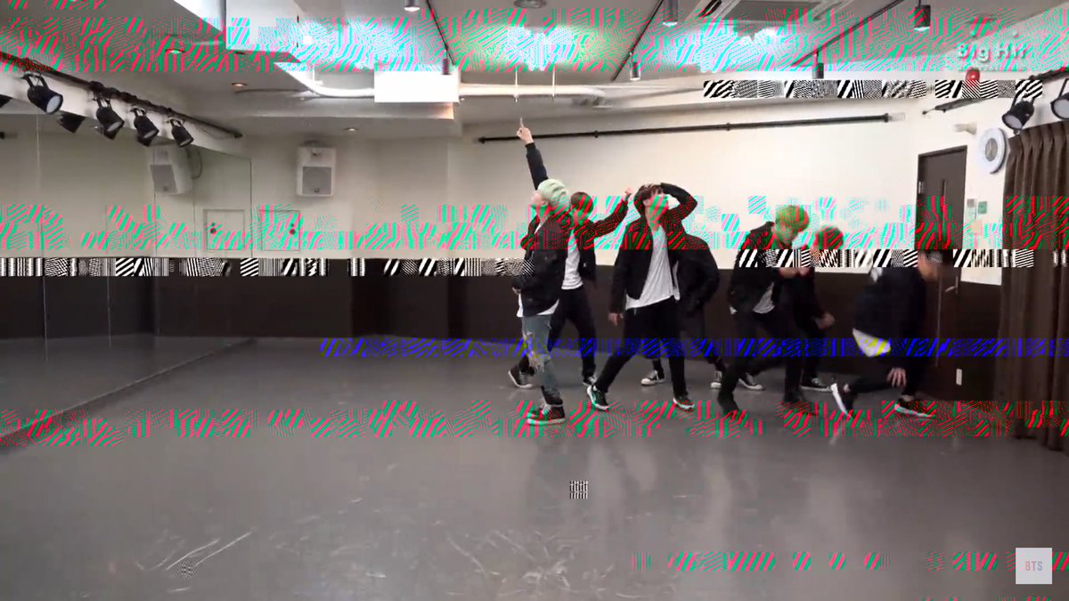 filthypurple's tweet photo. MY THEORY:

OKAY SO THE REASON OF THE GLITCHING IN THE RUN DANCE PRACTICE VID IS BC BIGHIT IS TELLING US TO FUCKING GET RUN MV TO 100M VIEWS U LOSERS 

#BTSGlitchParty https://t.co/qrRgUZHhg2