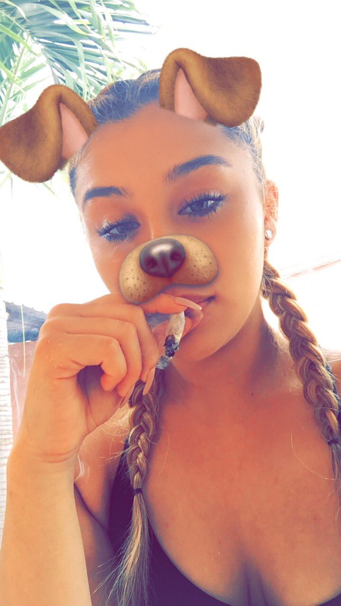 Smiley18xx's tweet photo. Better late than never #EasterQueers 💗 🐰 https://t.co/Cdsup38l2F
