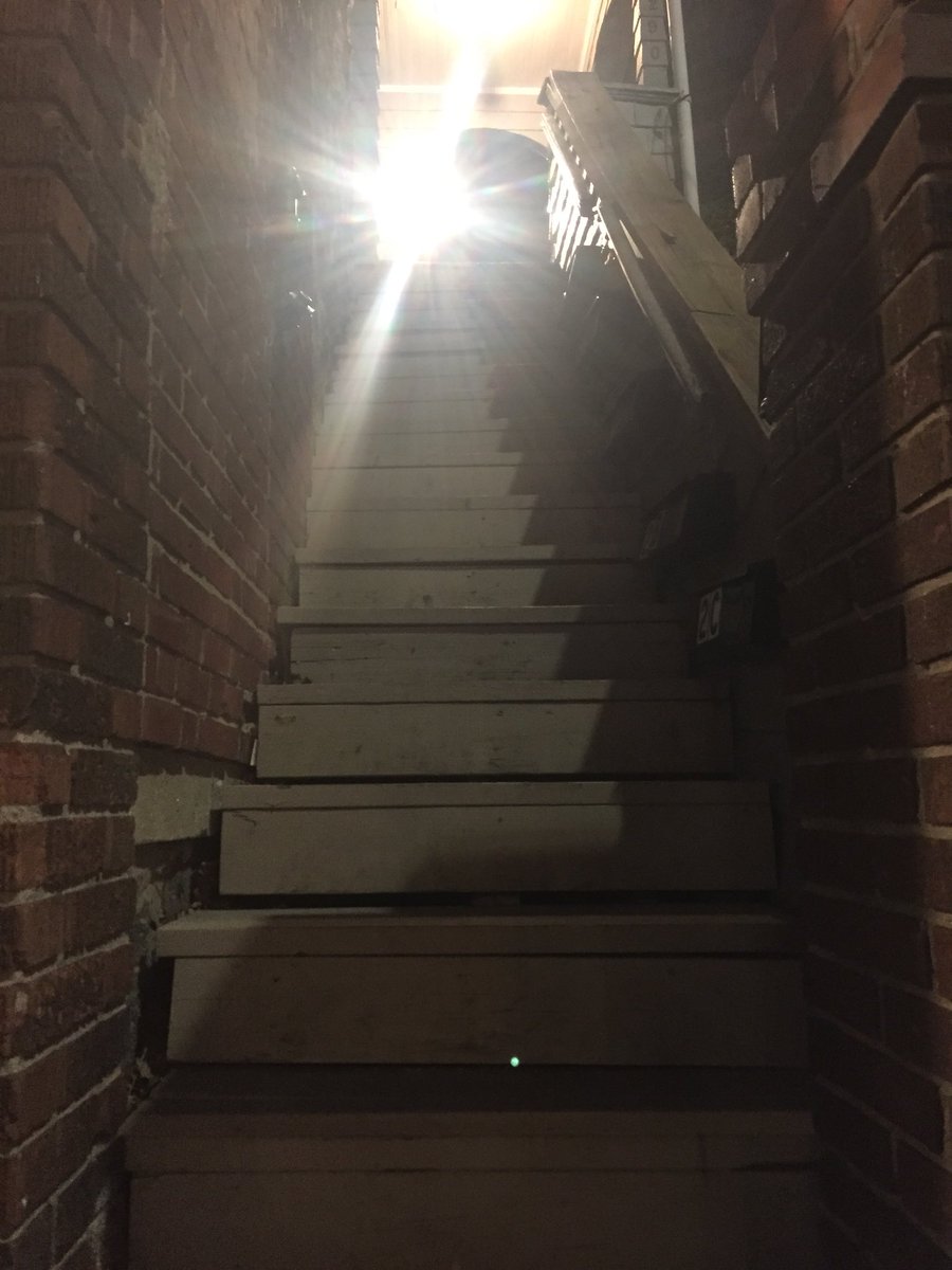StaircaseOwl's tweet photo. Beautiful staircase....#hoome https://t.co/5nv1tpDF6y