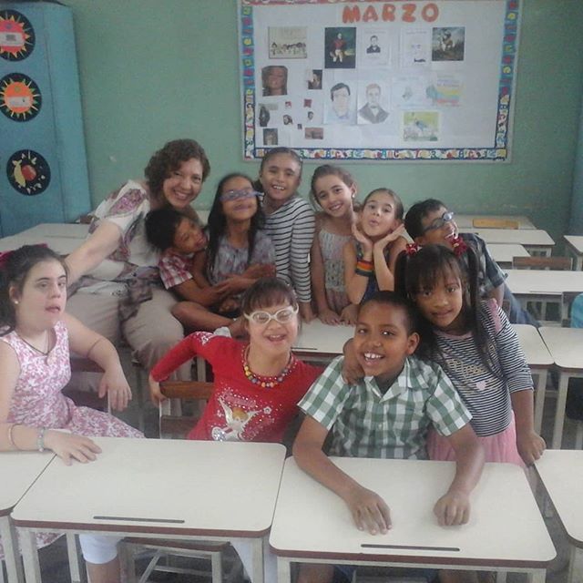 Flor_marina's tweet photo. Niños... todos especiales, todos fabulosos maestros :) agradecida de haber podido compartir con ellos y otros más en el marco de un hermoso proyecto. Gracias a la amistad que propicia lazos de construcción y creación.
#QuebuenabromaBromelia #ApoyeAC #ieebmodelodeleste #proye… https://t.co/5Ba1Lde9AZ