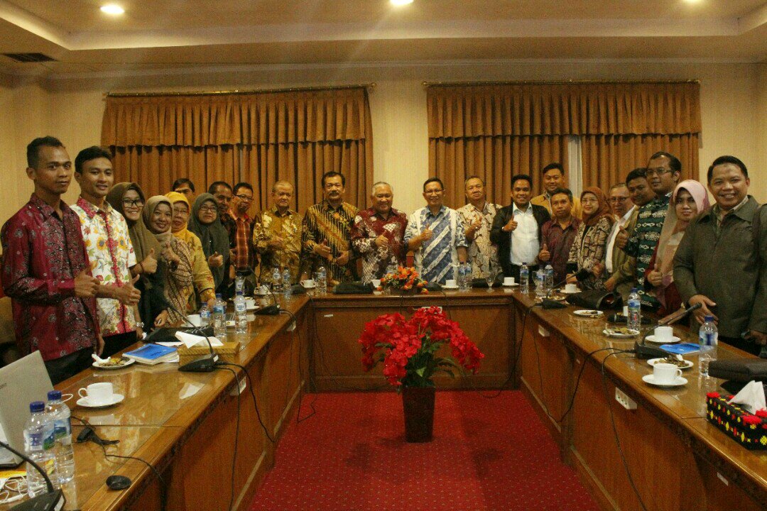 ikaluinjakarta's tweet photo. Acara Konferensi Nasional Alumni UIN-UIN Se-Indonesia dengan tema "Islam dan Transformasi Indonesia: Kontribusi Alumni UIN-UIN Se-Indonesia" pada tanggal 21-22 Maret 2018 di Aula Syahida Inn UIN Jakarta. Alhamdulillah acara tersebut telah berjalan dengan lancar dan sukses. https://t.co/FKRjLdCB6l