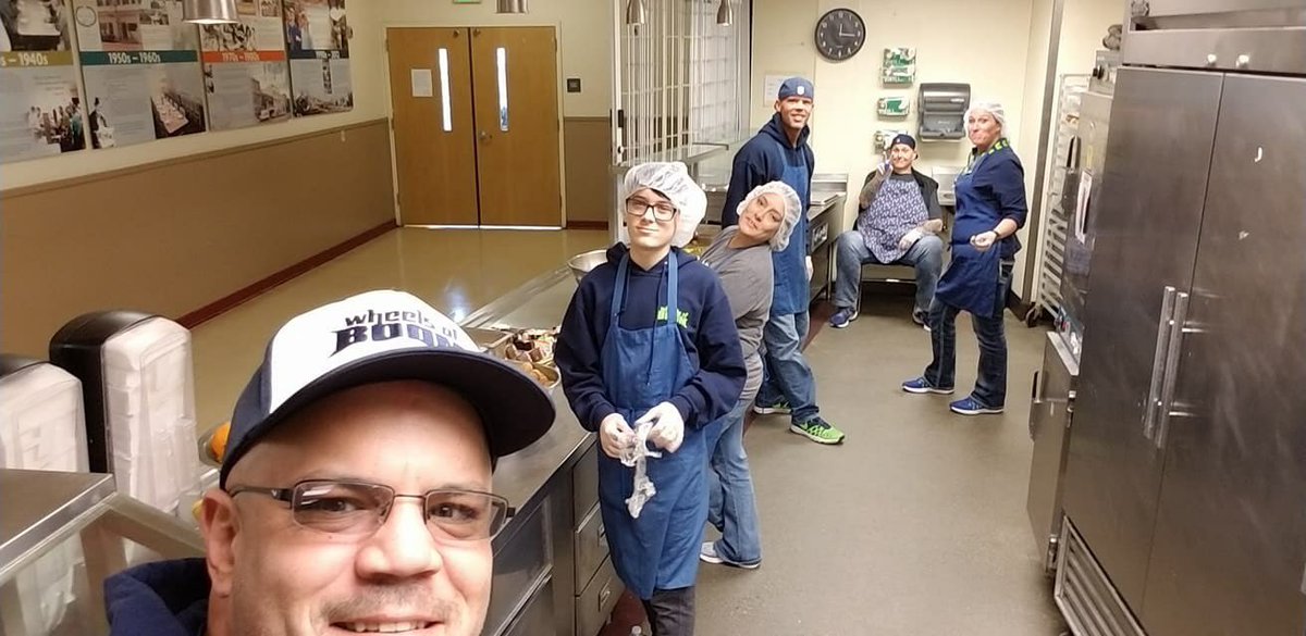 wheelsofboomcc's tweet image. Great Easter doing our part and giving back! A day of prepping and serving the homeless of Tacoma at the @RescueMissionUS.