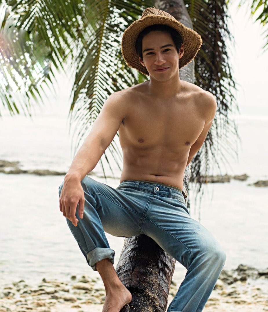 TheJakolDiary's tweet photo. HE PUTS THE FLAME ON OUR HOT SUMMER! 👊🏻💦 https://t.co/ZeNoW0RVFP