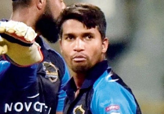 news24tvchannel's tweet image. 'बेइमानी' में स्मिथ-वॉर्नेर से भी आगे निकला ये भारतीय क्रिकेटर, मिली ये कड़ी सजा #lifeban #mca #indiancricketer goo.gl/fZZg2E