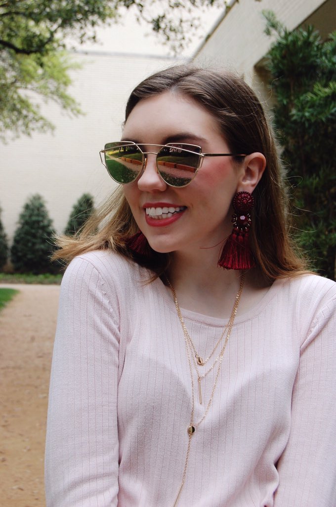 BestStyleBlog's tweet photo. I love these scalloped pants I picked up from @Nordstrom 🌸 So pretty for spring! https://t.co/COBJsImjto