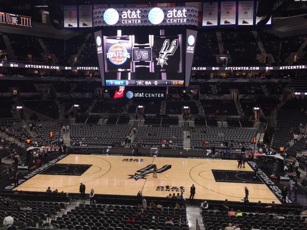 UTEPdiehard's tweet photo. @JimSenter2 Invest in lighting system and a louder sound system 

A bigger scoreboard with screens hanging over the court would be nice!!! https://t.co/SXeoGJ5T4u