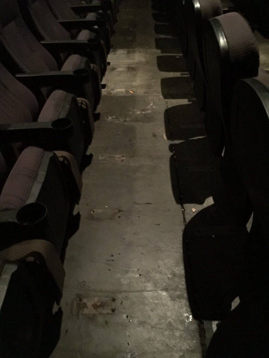 snowmansix's tweet photo. Movie theater I was at last night.. I miss @RegalMovies #Movies #MovieReview https://t.co/q8ObRv0cBe
