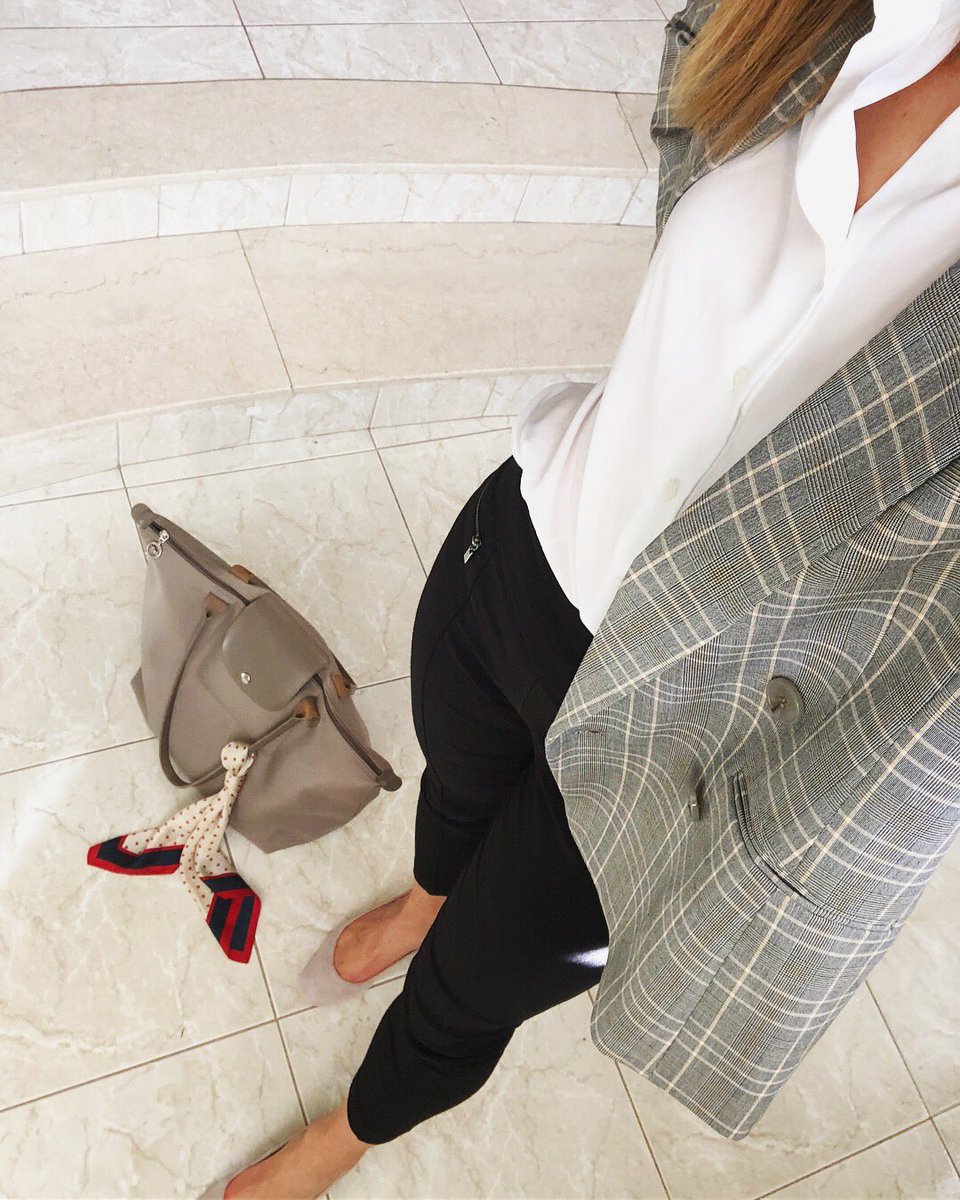 madeline_dm's tweet photo. I want actual spring weather.. like right now 🌞 #ootd #blazerdays #moonrox #longchamp #lesplanetes https://t.co/ot7bxP9wAH