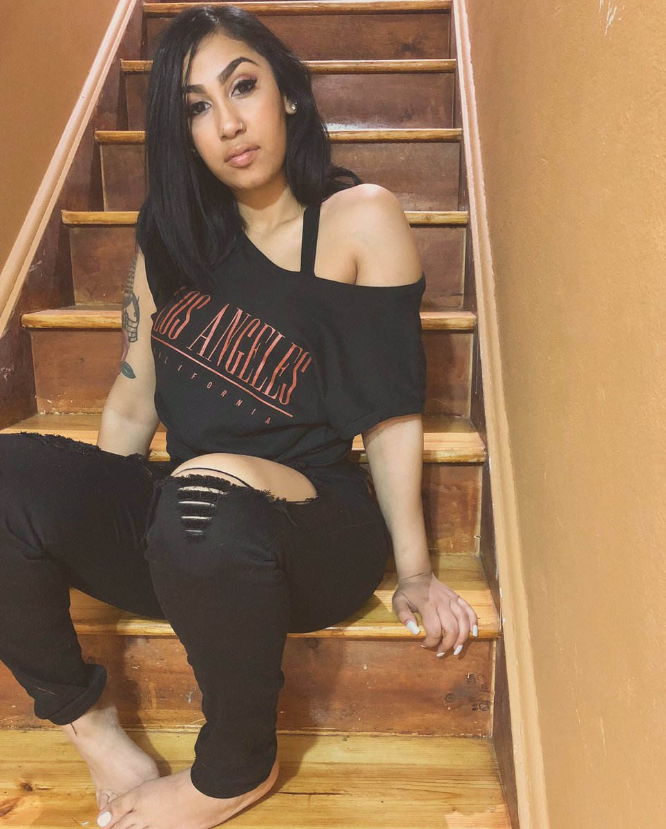 queennaija's tweet image. Is you wit me or what ?