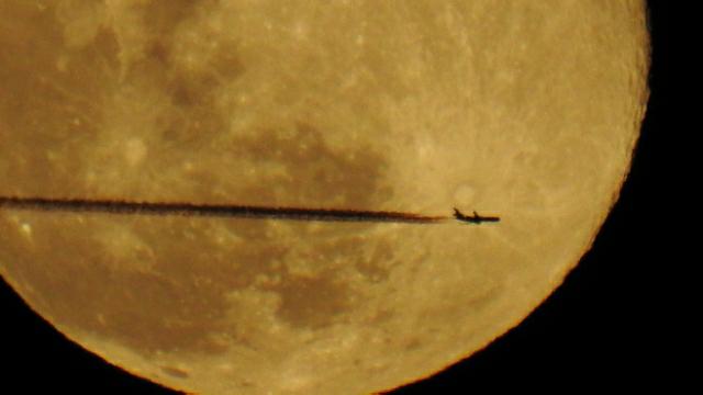KTVL's tweet photo. Caught a glance of the moon last night? Take a look at this shot taken in Medford!
📸: Raymond Smith #BeOn10 https://t.co/gaMIfp7k0H
