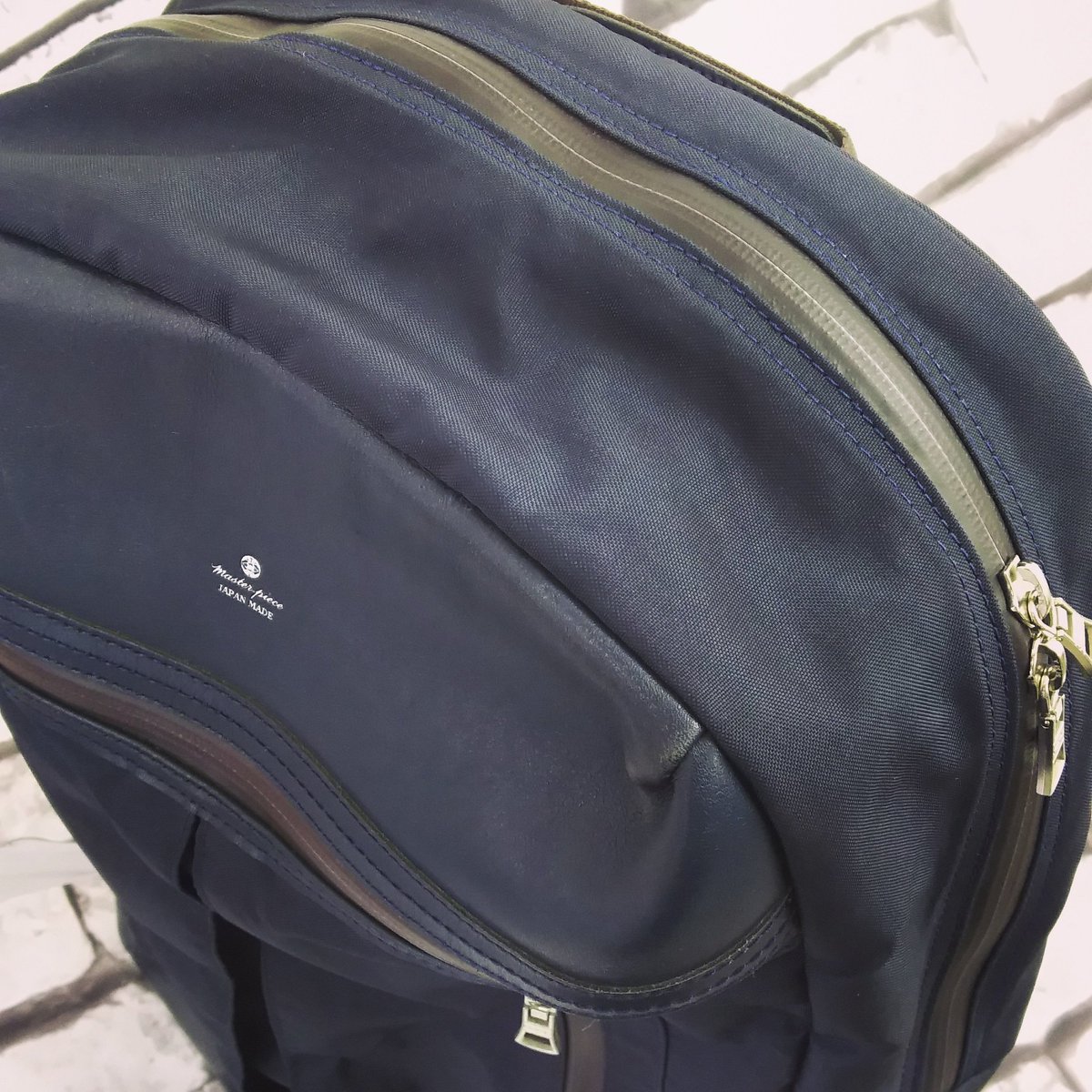 thread_needlejp's tweet image. こちらのリュックは、マスターピースです。メインの防水ファスナーを交換しました。
引き手はそのまま移植し使用することができます。

↓詳しくはこちら↓
goo.gl/dn2LQF

#バッグ修理 #職人 #東京 #駒込
#マスターピース #threadandneedle #bagrepair #fasionista #rucksack #lining