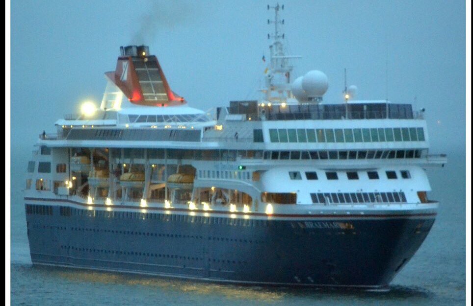 The second cruise ship of 2018 Braemar has arrived in #Cobh our Cobh Tourism Ambassadors are out welcoming the passengers and crew to our heritage town https://t.co/oF6oQ5ja2S