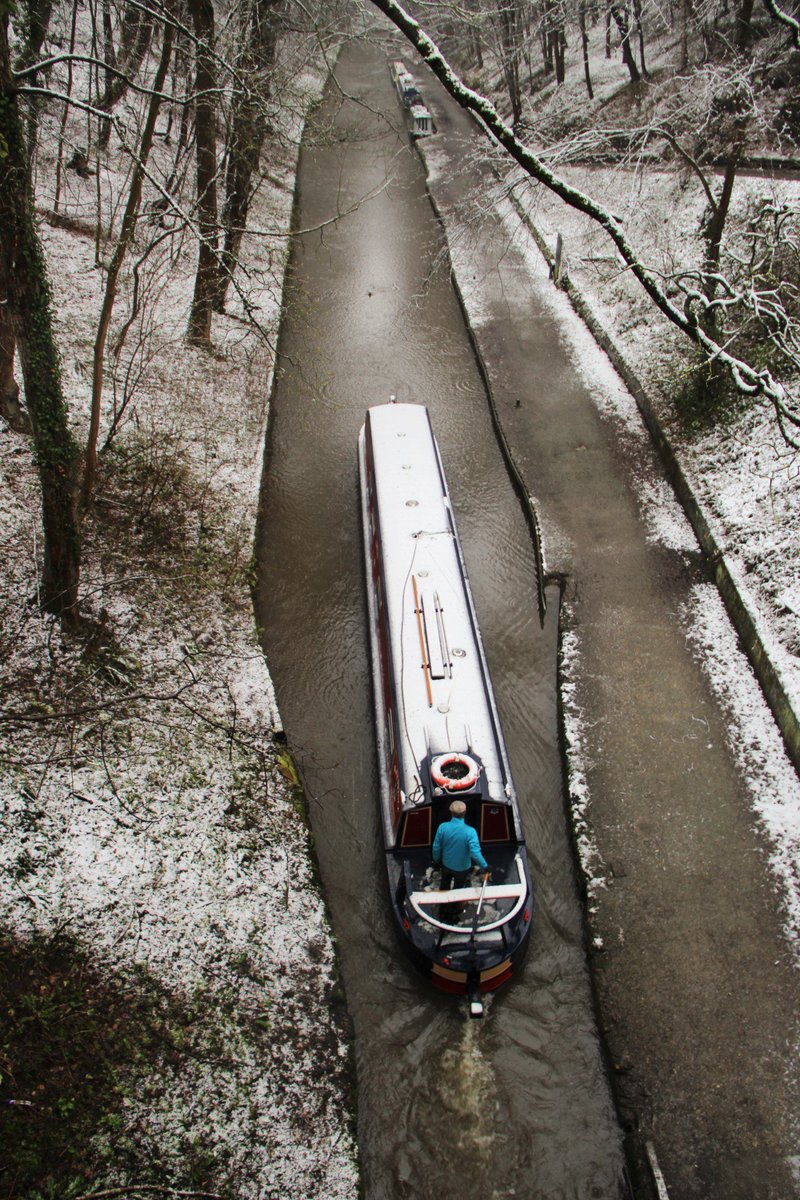 Two photos taken less than 24hours apart on the #llangollencanal on our first cruise of 2018. Taking shelter from the #uksnow today! #Boatsthattweet