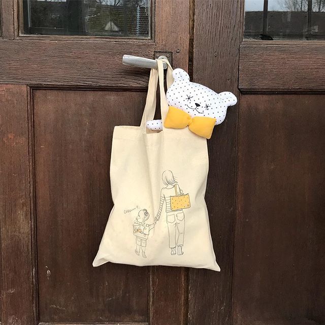 ✨ RETOUR DE CHASSE AUX OEUF✨

Tote Bag d’avril Maman + Moi de taille idéale pour la chasse ☝🏻😄
Évidemment jamais sans notre René 🐻! #mamanplusmoi #abonnement #untotesurprise #touslesmois #rene #doudou #doudoumpb #mapremierebox