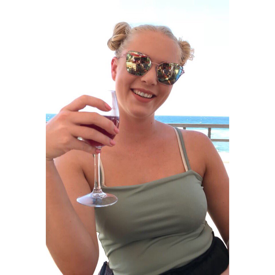 CaityDen's tweet photo. stay hydrated 🍷🤷🏼‍♀️ https://t.co/NOF4HArxba