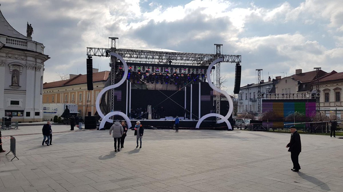 sosmusicpl's tweet photo. Trwają próby do koncertu "Pamiętamy Ojcze Święty" https://t.co/ayjDnA3iYe