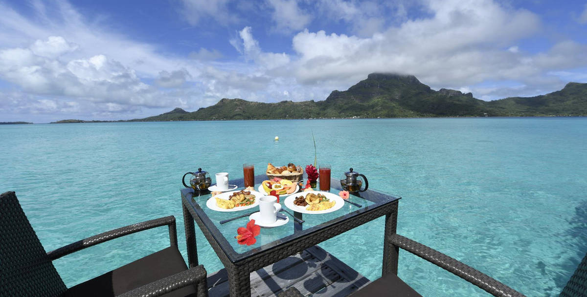 Песня жара на бора бора. Завтрак в бунгало. Завтрак на Бора Бора. Французская Полинезия завтрак. Бора Бора доброе утро.