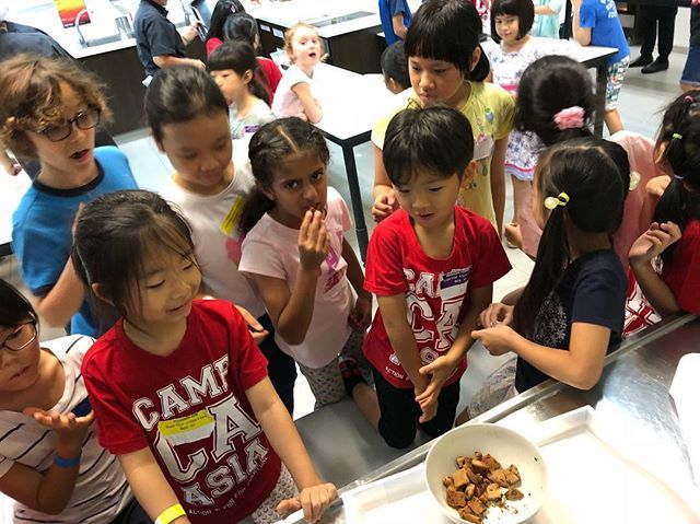 tim_ong's tweet photo. Day 1 Easter 2018 Super Chef - how do you attract kids attention? Offer them freshly baked cookies and you have all their attention! #cookies #superchefsg #kidscamp #holidaycamp https://t.co/tYNaMg1l7e https://t.co/tjJTj7xphu
