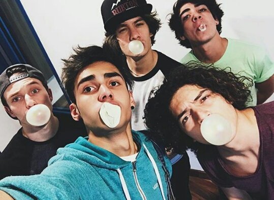 poulettetsv's tweet photo. ❝Y ahora escribiendo y pensando en ellos, siento que los conozco desde que nací. Todos tienen esas cualidades y valores que buscamos en el mejor amigo que alguien pueda tener en su vida.❞
—Alonso Villalpando.

#NuestraHistoriaCD9 #5AñosDeCD9 https://t.co/lgjz8Xmrs8
