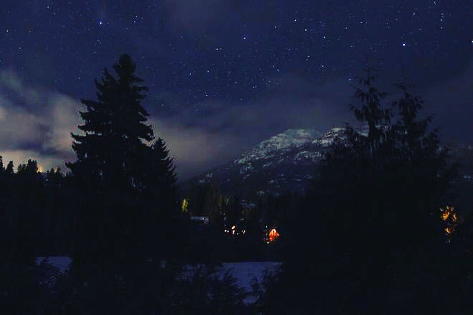 Beautiful evening in #Whistler
.
Whistler appears regularly in "Best of" lists from around the globe, winning for its incomparable skiing and boarding, as well as for its #hotels, restaurants and #golf courses

📸 : bit.ly/2uBAgmj